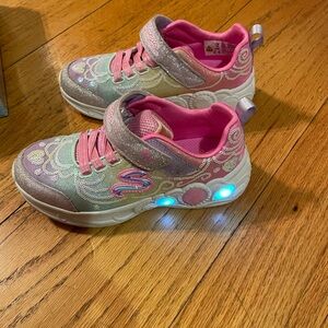 Little girls size 12.5 Skechers light up tennis shoes